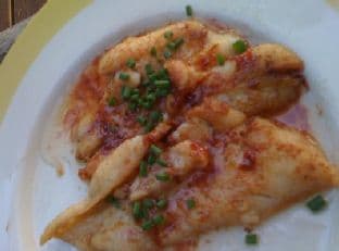 Filete de Lenguado con Salsa de Mantequilla Dorada a la Rosa